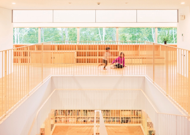 Second-floor staircase hall